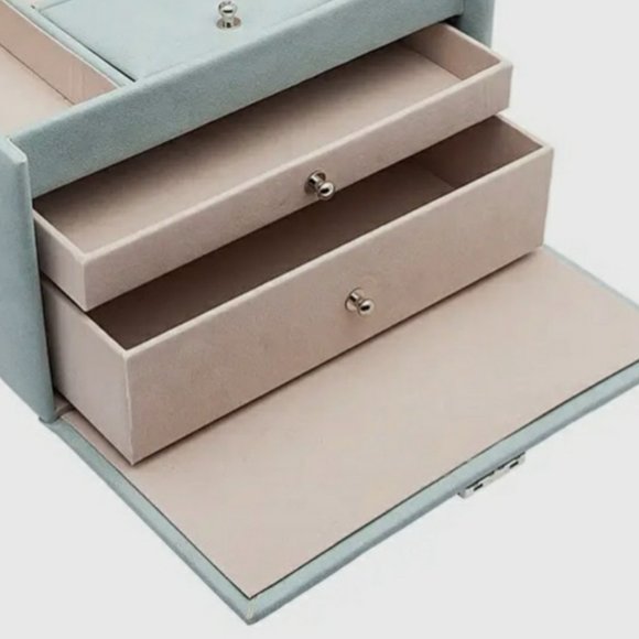 Jewelry box,  blue jewelry case with handle & key lock - Picture 4 of 4